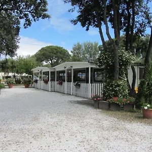 https://camping-pineta-calambrone.it-tuscanyhotel.com